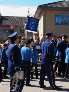 16 Barnetog med musikk