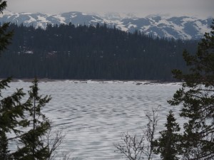 20-IJs-op-Førsvatn-6-graden-C. Er lag dus nog vet dik ijs, terwijl de zon volop scheen en het 6 graden warm was