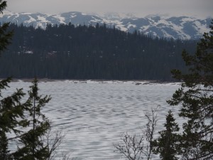 20-IJs-op-Førsvatn-6-graden-C. Er lag dus nog vet dik ijs, terwijl de zon volop scheen en het 6 graden warm was