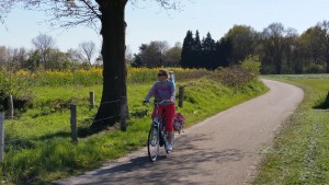 Op de fiets in de buurt van Natuurcamping Eelerberg op het Rhanerveld