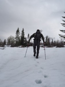 23-mei-Nysstøyl-hytte: we dachten naar deze DNT-hytte toe te lopen, maar deze sneeuw was té hoog!