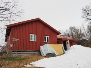 27-Bjørnevasshytta-V45-6-graden-voorjaarsschoonmaak. De boel ligt buiten, wij gaan er niet naar toe. Maar... een paar dagen later wél. Kijk, wéér een cliffhanger ;-)