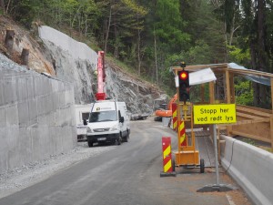 8-Wegwerkzaamheden-V45: overal in onze route treffen we wegwerkzaamheden aan. De winter en hout-roven zorgt voor puin uit de bergen op de wegen