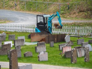 Brunkeberg-kirke: het maken van een Noors graf, nu de grond weer ontdooid is