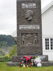 Eiken-kirke-V42: de herdenking op 17. mai