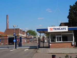 Ten Cate deed in textiel, nu o.a. in kunstgrasvezels. Op de schoorsteen staat nog BLEEK