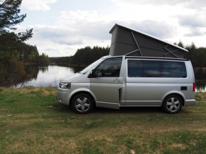 Eerste vrije kampeerplek met onze VW-bus i Norge: precies zoals we droomden!!!