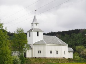 Åraksbø-kirke-zijweg-V9