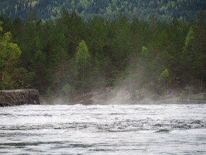 9. Stoom-van-neerstortend-water-bij-Byglandsfjord