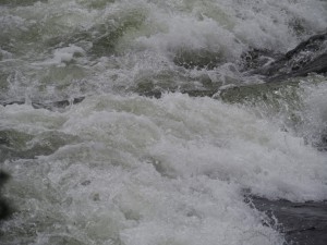 10. Neerstortend smeltwater uit de bergen zuid-van-Byglandsfjord