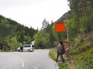 9. We betalen op de splitsing van bomveg de volle pont voor de zuidelijke weg richting Torsdalen die wel open is gelukkig