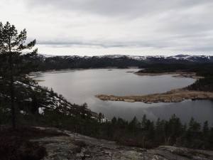 39. Het stuwmeer boven de dam richting Torsdalen