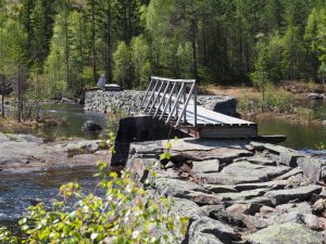 11. Op Fjellgardsvegen is een "Verne Vassdrag". Dat betekent zoveel als het wettelijk vereiste omleggen van waterstromen ten gevolge van elektriciteitswinning. 