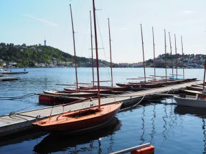 38. Bootjes blijven op ons netvlies trekken, vooral deze elegante houten scherenkruisers