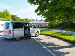 40. De camperplek uit het boek op 10 minuten van de ferry. Maar wát een herrie 's nachts door Noren die de zomerkolder te pakken hebben!