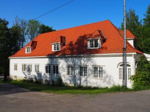 41. De wijk is mooi genoeg, dicht aan het water, mooie kunstwerken, op loopafstand van restaurantjes aan het water. Maar.... die herrie....