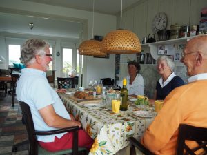 Allemaal op de praatstoel tijdens een geheel verzorgde lunch door Harco. Alsof we elkaar gisteren nog hadden gesproken!