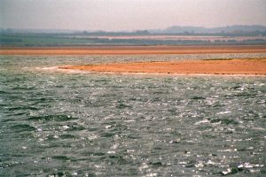 37. Op maandag varen met hoogtij The Pit weer uit richting Noordzee. De uitgang is wel erg smal nu we van binnen naar buiten willen