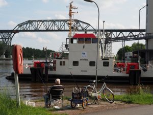 7. Het pontje vaart altijd vol op en neer van 's ochtends erg vroeg tot 23 uur