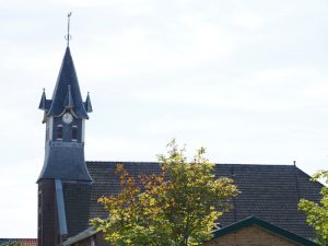 9. Ik heb heel wat kerktoren gefotografeerd vanaf Harlingen tot de Zwarte Haan, maar alleen de markante bewaard, zoals deze in Minnertsga