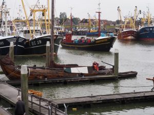 19. De muziekboot met shanties en André Hazes. Kijk, toen werd het héél gezellig! Ondanks dat de regen inmiddels neer plensde