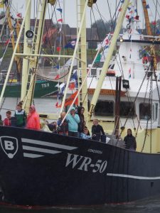 WR-50 vaart uit het natte, zoute sop op