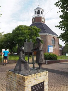 5. Dit is de 8-hoekige kerk in St. Annaparochie waar Rembrandt en Saskia trouwden