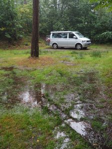 Zijn wij ff blij, dat we een 4-Motion hebben gekocht!!! Achteraf snapten we pas, waarom alle buren op de natuurcamping rond 8 uur al vertrokken. Wij hadden alle tijd, terwijl onze plek verder verzoop