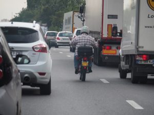 6. Het zijn niet allemaal slanke motormuizen. Deze valt iets uit de toon en komt in zijn uppie tussendoor slingeren