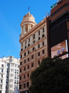 9. Madrid staat bomvol met kerken, fraaie pleinen en gebouwen, tuinen, musea... De meeste heb ik tijdens een vorig bezoek gezien. Ik scharrel vandaag wat rond. 