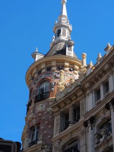 32. Als je in Madrid omhoog kijkt? Dan zie je de ene na de andere fraaie toren!