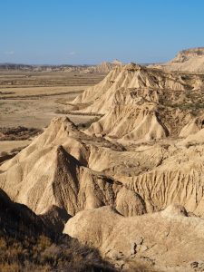 10. Alsof de weg op en neer naar het kasteel nog niet genoeg was, reden we vervolgens naar de "Sahara van Spanje" / Navarre / Bárdenas Reales. Daar reden we kriskras doorheen