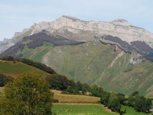 23. We tuffen verder naar Lhers. Ons wandelgebied prikt ons bijna de ogen uit