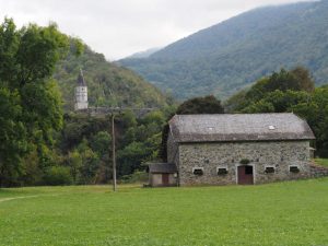 22. Op de D934 schieten we bij Bilheres en Ossau een kasteel voorbij