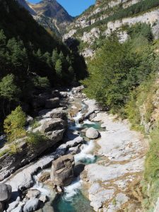 17. De meeste rivieren zijn opgedroogd of omgeleid naar een krachtcentrale. Hier dan eindelijk water! Rio Ara.