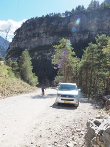 19. Stofwolkend omhoog naar de allerlaatste camping op deze weg met de welluidende naam San Nicolas de Bujaruelo. 