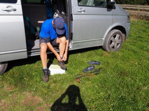 24. Welnee! Wij trekken onze wandeluitrusting aan, zadelen de kameel (Harco) en lopen een stukje GR11