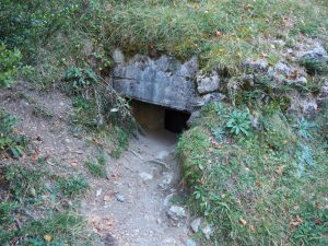 7. De GR11 is ook een vluchtroute in WOII geweest (zie een vorig blog over de Franse Pyreneeën). Hier een bunker die de route beschermt