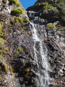 14. Tijdens onze routes door de Pyreneeën zijn de meeste rivieren "opgedroogd", omdat er stuwmeren zijn aangelegd. Hier in de bergen kun je een waterfles nog vullen!