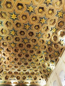 Het plafond in de zaal waar op de "Universidad de Alcalá" de promoties plaatsvinden sinds 1499