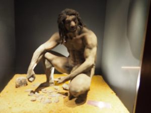 1. Homo heidelbergensis tallando