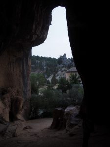 26. Uitzicht vanuit de grot die in de Bronstijd werd gebruikt
