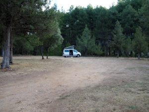 1. Parkeerplaats Cañon Rio del Lobos, waar we zondag 25 september starten richting Madrid. Mooi hè, zo'n VW-bus in een natuurgebied in zijn uppie?!