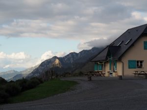 44. De zon gaat onder op 6 oktober, naast de Gite de Lhers bij onze kampeerplek en naast de GR10