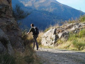 5. Harco is in gedachten op weg naar de bergruggen, die de campingeigenares ons als route heeft aangewezen