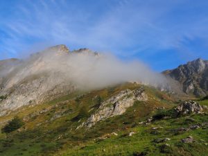 39. Als je dit ziet tijdens een wandeling in de Pyreneeën? Maak dan dat je naar jouw VW-bus komt, want binnen de kortste keren dalen wolken naar beneden en ben je de kluts kwijt