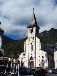 18. L' église Saint Pierre in Laruns