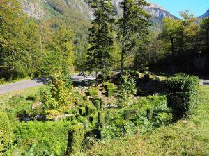 23. Op Col du Pourtalet heeft iemand op 1700 meter zich op een tuin vol buxus uitgeleefd. Heel bijzonder en onverwacht
