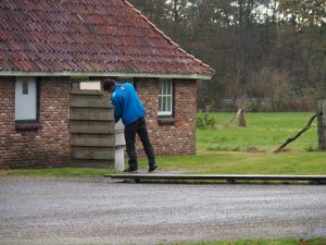 5. Van alle gemakken voorzien. De inhoud van onze nieuwe pottipot vindt hier haar eindreis